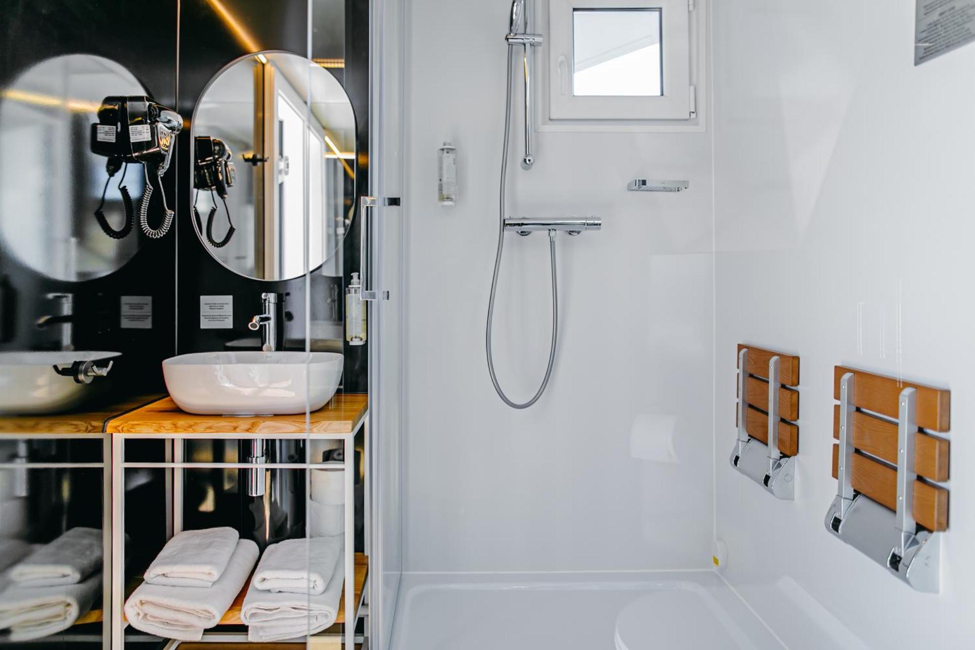 Grand Ht Houseboats - Domki Na Wodzie - Sauna, Jacuzzi, Kominek ميلنو الغرفة الصورة