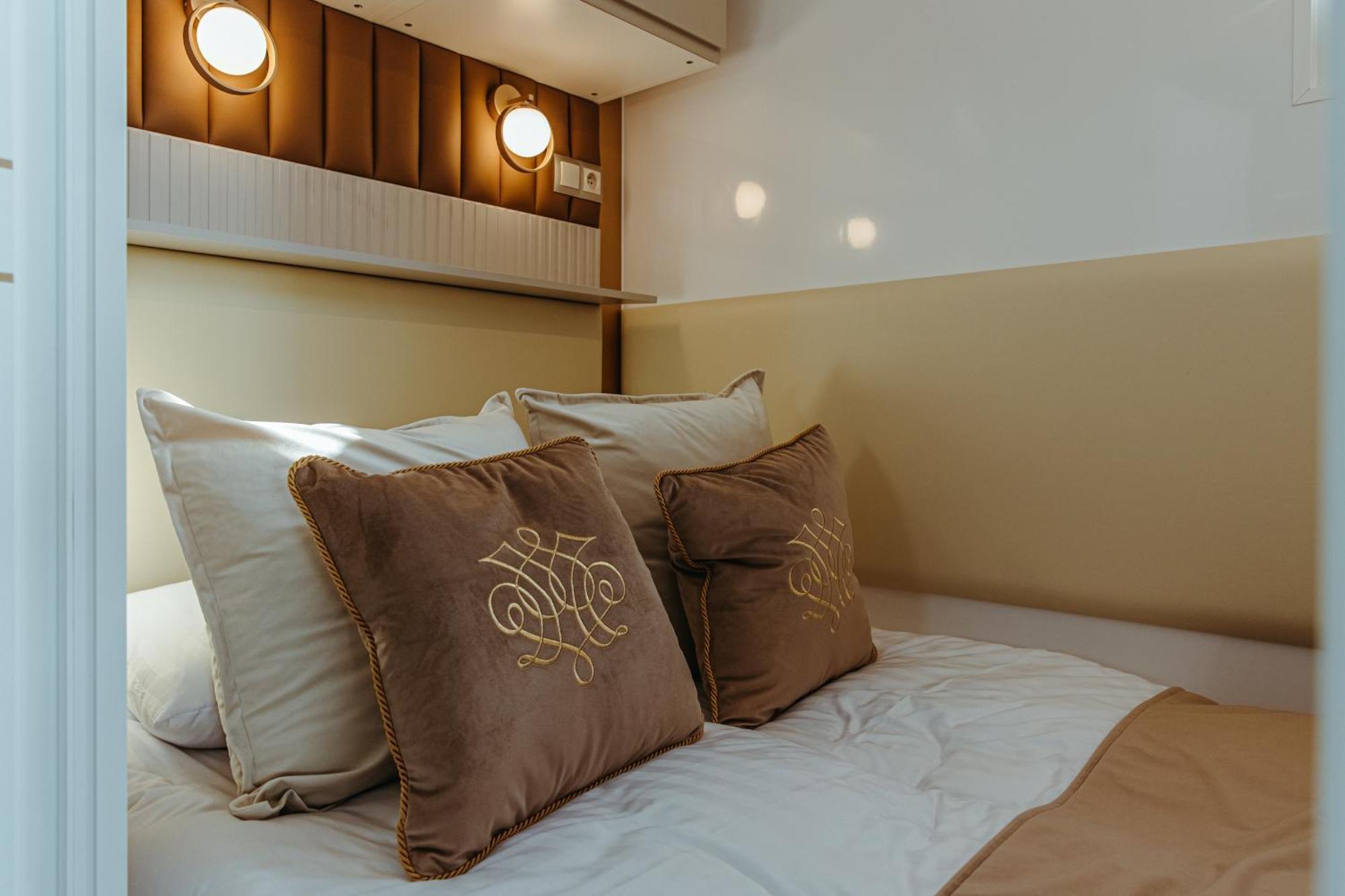 Grand Ht Houseboats - Domki Na Wodzie - Sauna, Jacuzzi, Kominek ميلنو الغرفة الصورة