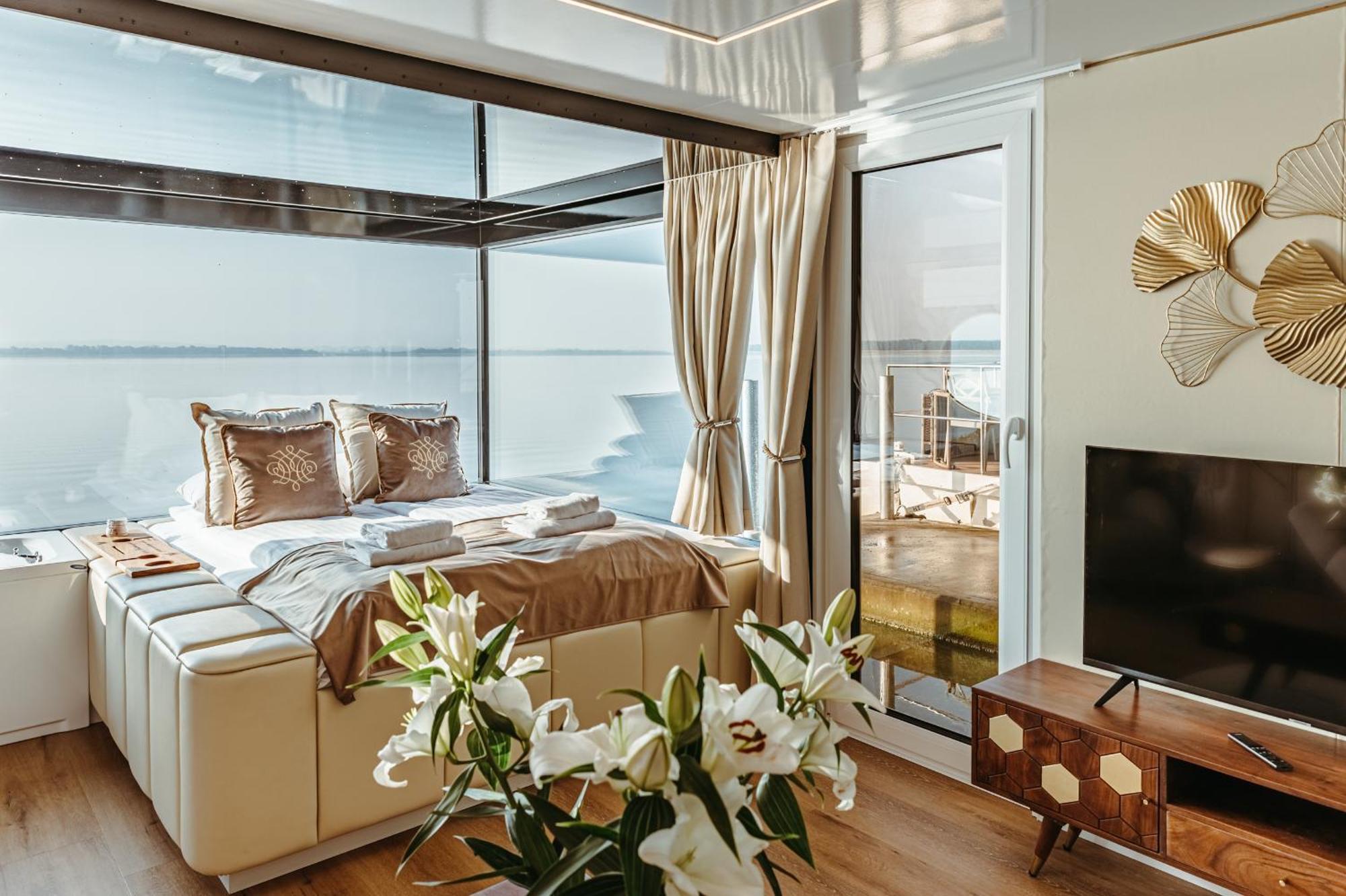Grand Ht Houseboats - Domki Na Wodzie - Sauna, Jacuzzi, Kominek ميلنو المظهر الخارجي الصورة