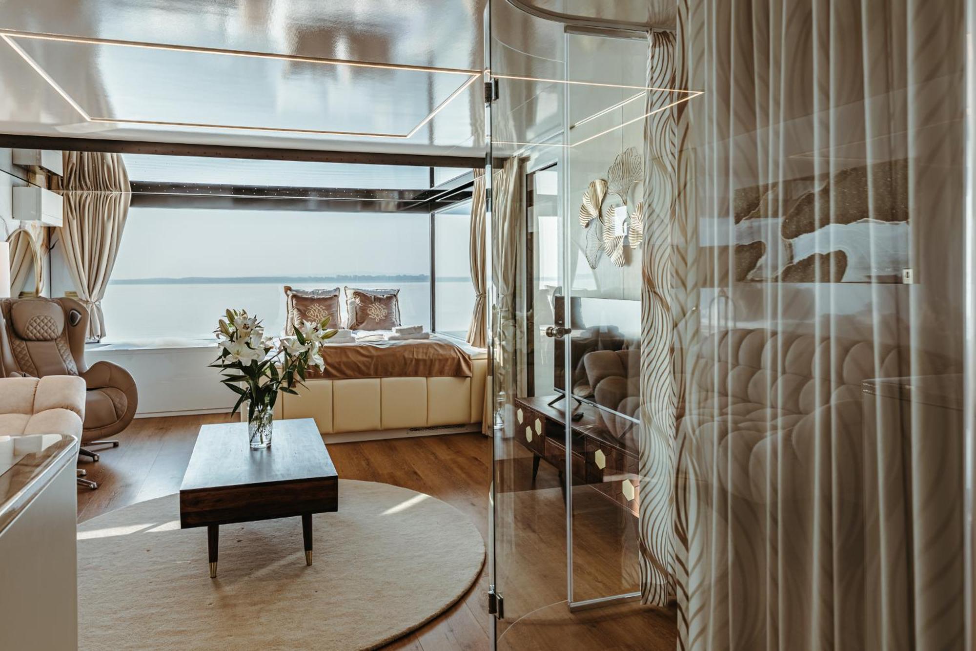 Grand Ht Houseboats - Domki Na Wodzie - Sauna, Jacuzzi, Kominek ميلنو الغرفة الصورة