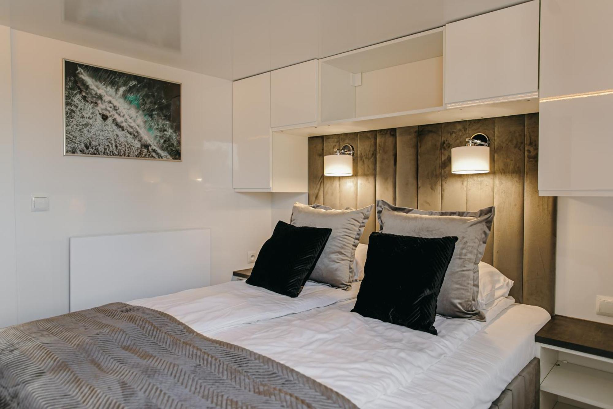Grand Ht Houseboats - Domki Na Wodzie - Sauna, Jacuzzi, Kominek ميلنو الغرفة الصورة