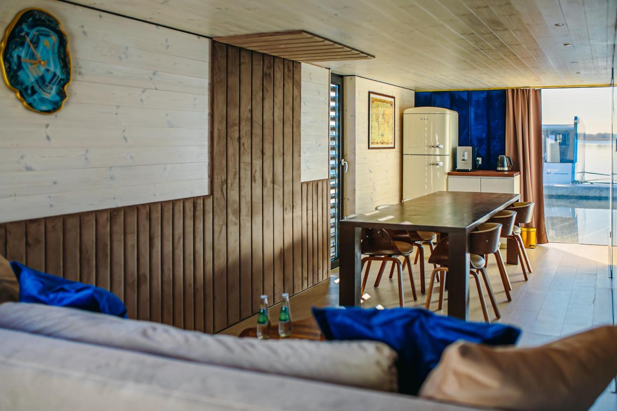 Grand Ht Houseboats - Domki Na Wodzie - Sauna, Jacuzzi, Kominek ميلنو الغرفة الصورة